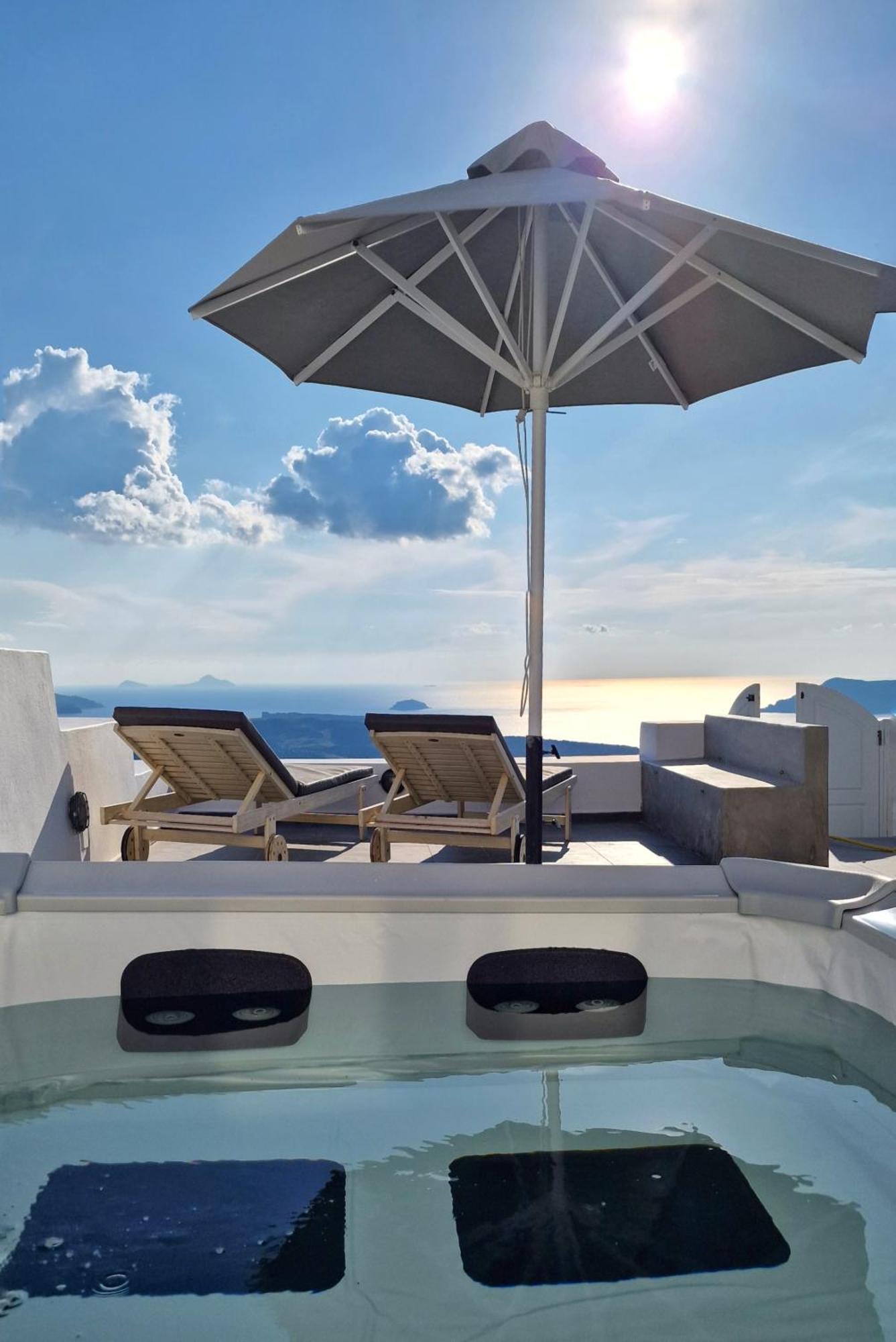 Karpimo Horizon - Caldera View With Private Hot Tub Villa Firostefani Eksteriør billede