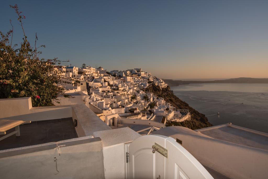 Karpimo Horizon - Caldera View With Private Hot Tub Villa Firostefani Eksteriør billede